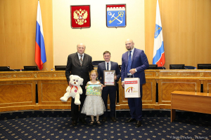 София Радионова на награждении победителей конкурса детского рисунка на медицинскую тему в рамках федерального конкурса народного признания 