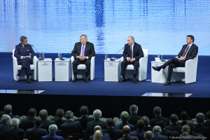 Президент РФ Владимир Путин премьер-министр Италии Маттео Ренци и президент Казахстана Нурсултан Назарбаев в основной день работы Петербургского экономического форума (ПМЭФ) посвященном новой экономической реальности. Ведущий, Фарид Закария, CNN. Фотограф на деловое и официальное мероприятие Дмитрий Фуфаев.