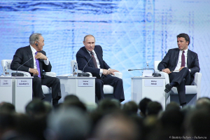 Президент РФ Владимир Путин премьер-министр Италии Маттео Ренци и президент Казахстана Нурсултан Назарбаев в основной день работы Петербургского экономического форума (ПМЭФ) посвященном новой экономической реальности. . Фотограф на деловое и официальное мероприятие Дмитрий Фуфаев.