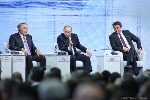 Президент РФ Владимир Путин премьер-министр Италии Маттео Ренци и президент Казахстана Нурсултан Назарбаев в основной день работы Петербургского экономического форума (ПМЭФ) посвященном новой экономической реальности. . Фотограф на деловое и официальное мероприятие Дмитрий Фуфаев.