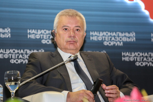 Репортажный портрет -  Вагит Алекперов Президент,   ПАО «ЛУКОЙЛ» - фото на Национальном Нефтегазовом форуме в Москве. Фотограф на официальное мероприятие Дмитрий Фуфаев.