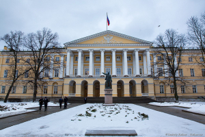 Делегация Эмирата Шарджа (ОАЭ) во главе с директором департамента правительственных связей шейхом Фахимом Аль-Касими посетила Смольный. Сопровождал делегацию фотограф Дмитрий Фуфаев.