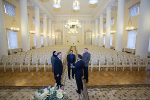 Актовый зал Смольного. Делегация Эмирата Шарджа (ОАЭ) во главе с директором департамента правительственных связей шейхом Фахимом Аль-Касими посетила Смольный. Сопровождал делегацию фотограф Дмитрий Фуфаев.