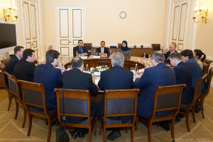 Круглый стол с участием Правительства Санкт-Петербурга и делегации Эмирата Шарджа (ОАЭ) во главе с директором департамента правительственных связей шейхом Фахимом Аль-Касими в Смольном. Сопровождал делегацию фотограф Дмитрий Фуфаев.