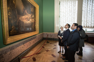 Делегация Эмирата Шарджа в Эрмитаже. Фотограф Дмитрий Фуфаев.