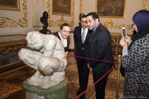 Эрмитаж. Осмотр экспозиций. Фотограф Дмитрий Фуфаев.