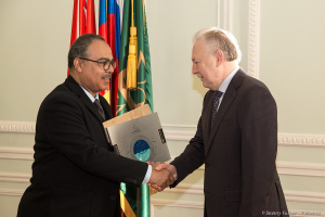 Директор по культурному наследию Департамента культуры и информации Правительства Шарджи Абдельазиз Аль Муссалам  с ректором Санкт-Петербургского государственного экономического университета И.А.Максимцевым. Фотограф не деловую встречу и сопровождение делегации в Санкт-Петербурге Дмитрий Фуфаев.