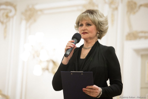 Ведущая отчетного концерта. Фотограф на концерт Дмитрий Фуфаев.