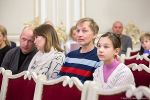 Зрители  на отчетном концерте ДМШ в Филармонии. Фотограф на концерт Дмитрий Фуфаев.