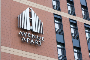 Архитектурная и интерьерная Фотосъемка Вывеска Аvenue Аpart . Архитектурная и интерьерная Фотосъемка. Фотограф Дмитрий Фуфаев.