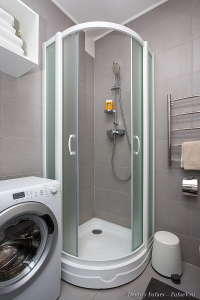фото Фотосъемка интерьеров Авеню Апарт. Санузел. Стиральная машина, душевая кабина. Фотограф Дмитрий Фуфаев.
