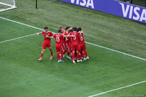 фото Поздравления полузащитника сборной России Денис Глушакова  -  первый гол на Кубке конфедераций в России Игра сборных России и Новой Зеландии. Футбол. Поздравления полузащитника сборной России Денис Глушакова  -  первый гол на Кубке конфедераций в России.  Фотограф на спортивное мероприятие Дмитрий Фуфаев.