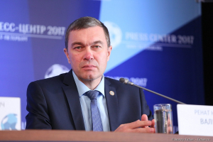 Фото Представитель Государственного комитета Республики Татарстан по туризму Ренат Накифович Валиуллин на торжественной церемонии подписания Соглашения о сотрудничестве. Фотограф на мероприятие Дмитрий Фуфаев.