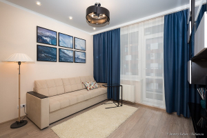 Комната с бежевым диваном. Фотосъемка однокомнатной квартиры. Фотограф Дмитрий Фуфаев - фотосъемка интерьеров и недвижимости.