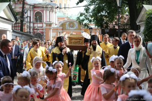 Прощание с мощами Святителя Николая Чудотворца в Александро - Невской лавре. Ковчег с мощами. Фотограф Дмитрий Фуфаев.
