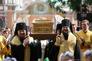 Прощание с мощами Святителя Николая Чудотворца в Александро - Невской лавре. Ковчег с мощами. Фотограф Дмитрий Фуфаев.