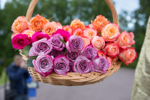 Корзина цветов на Выпускном  в Летнем дворце. Фотограф на выпускной Дмитрий Фуфаев.