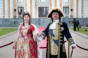 Император и Императрица на балу.  Выпускной бал  в Летнем дворце 2017г. Фотограф на выпускной Дмитрий Фуфаев.