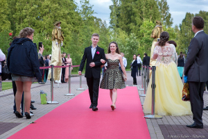 Фотосъемка выпускников. Выпускники на красной дорожке. Императорский бал в летнем дворце 2017год. Фотограф Дмитрий Фуфаев.