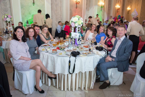 Родители выпускников за праздничным столом в Летнем Дворце. Выпускной 2017. Фотограф на выпускной Дмитрий Фуфаев.