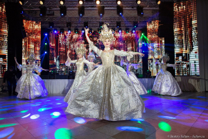 Праздничное шоу в Летнем Дворце. Выпускной 2017. Фотограф на выпускной Дмитрий Фуфаев.