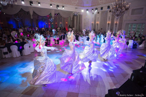 Праздничное шоу в Летнем Дворце. Выпускной 2017. Фотограф на выпускной Дмитрий Фуфаев.