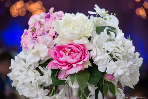 Букет цветов на выпускном. Выпускной в Летнем Дворце. Фотограф на выпускной Дмитрий Фуфаев.