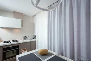 Шторы в интерьере кухни. Фотограф Дмитрий Фуфаев.