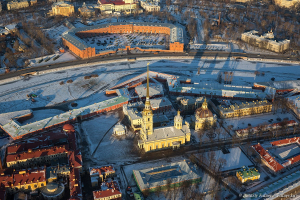 Петропавловский собор. Виды зимнего Санкт-Петербурга с высоты. Аэрофотосъемка. Фотограф Дмитрий Фуфаев.