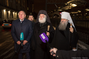 Встреча Предстоятеля Александрийской Православной Церкви на Московском вокзале. Вице-губернатор Александр Говорунов, Патриарх Александрийский и всей Африки Феодор II, Митрополит Санкт-Петербургский и Ладожский Варсонофий. Фотограф Дмитрий Фуфаев.