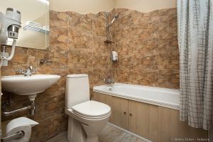 Фотосъемка санузла отеля 3 гнома. Интерьерная фотосъемка в Санкт-Петербурге. Фотограф Дмитрий Фуфаев.