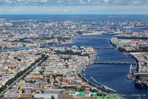 Город с высоты. Нева, Петропавловская крепость, мосты через Неву. Достопримечательности Санкт-Петербурга. Васильевский остров. Фотограф Дмитрий Фуфаев.