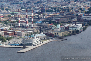 Нева с высоты птичьего полета, Васильевский остров, Морской вокзал, достопримечательности Санкт-Петербурга. Фотограф Дмитрий Фуфаев.