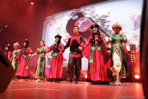 Выступление артистов на празднике Новруз - Байрам. Фотограф Дмитрий Фуфаев.