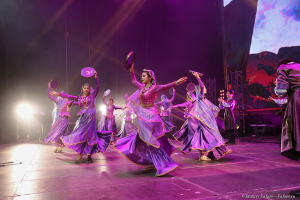 Выступление артистов на празднике Новруз - Байрам в Санкт-Петербурге. Фотограф Дмитрий Фуфаев.