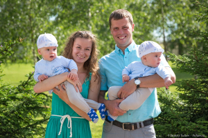 Семейная фотосессия родители и малыши. Фотограф на крещение Дмитрий Фуфаев.
