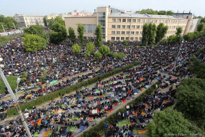 Намаз в день праздника Ураза-Байрам 15.06.2018 в  Санкт-Петербурге.  Фотограф Дмитрий Фуфаев.