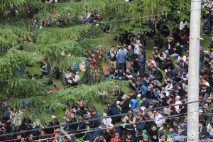 Верующие у Соборной Мечети в Праздник  Ураза-Байрам 15.06.2018 в  Санкт-Петербурге.  Фотограф Дмитрий Фуфаев.