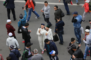 Фото на память  у Соборной Мечети в Праздник  Ураза-Байрам 15.06.2018 в  Санкт-Петербурге.  Фотограф Дмитрий Фуфаев.