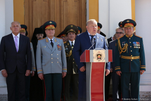 В церемонии приняли  участие вице-губернатор Александр Говорунов, заместитель министра обороны РФ Герой России генерал армии Дмитрий Булгаков, представители командования Западного военного округа.  Фотограф на выпускной Дмитрий Фуфаев.