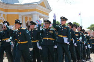 Выпускной Военной академии материально-технического обеспечения имени генерала армии А.В.Хрулева и Санкт-Петербургского кадетского военного корпуса Министерства обороны Российской Федерации на Соборной площади. Фотограф на выпускной Дмитрий Фуфаев.