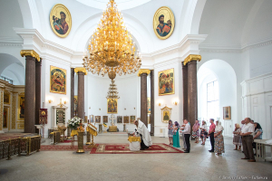 Интерьеры Софийского собора в Пушкине во время Таинства Крещения. Фотосъемка крещения. Фотограф на крещение Дмитрий Фуфаев.