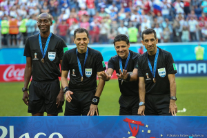 Награждение рефери матча за 3е место. Бельгия - Англия. Стадион Зенит-Арена в Санкт-Петербурге.   Фотосъемка ЧМ по футболу 2018.  Фотограф Дмитрий Фуфаев.