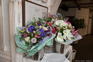 Праздничные букеты на юбилее. Фотограф на праздник Дмитрий Фуфаев.