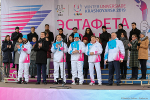 Приветственные слова. Эстафета огня. На сцене: врио Губернатора Санкт-Петербурга Александр Беглов, вице-губернатор Владимир Кириллов, ректор СПбГУ Николай Кропачев, министр культуры Красноярского края Аркадий Зинов, заслуженный мастер спорта, олимпийский чемпион Илья Авербух. Фото Дмитрий Фуфаев.