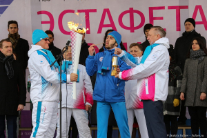 Эстафета огня. Зажжение первого факела. Фотограф Дмитрий Фуфаев.