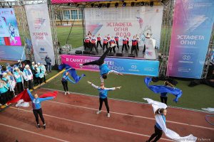 Выступления спортсменов.  Эстафета огня в городе на Неве. Фотограф на мероприятие Дмитрий Фуфаев.