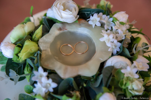 Свадебные кольца на подставке. Фотограф на свадьбу в СПб Дмитрий Фуфаев.