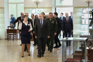 Президент России Владимир Путин посетил музей Суворовского училища. Фотограф Дмитрий Фуфаев.