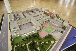 Президент написал на мраморной плите: 